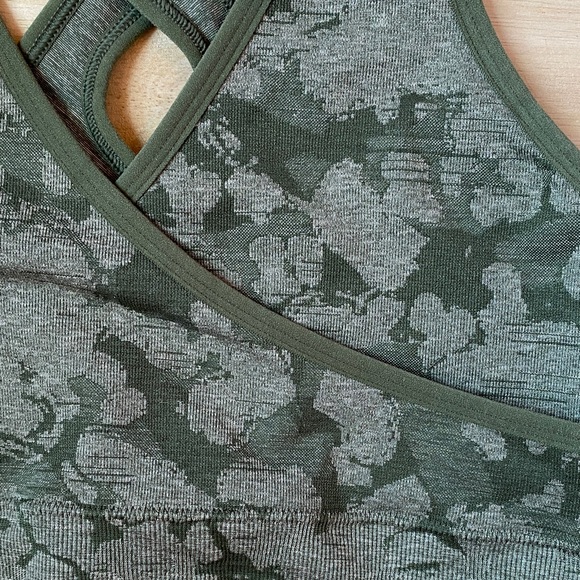 Gymshark Camo Sports Bra - Picture 3 of 12